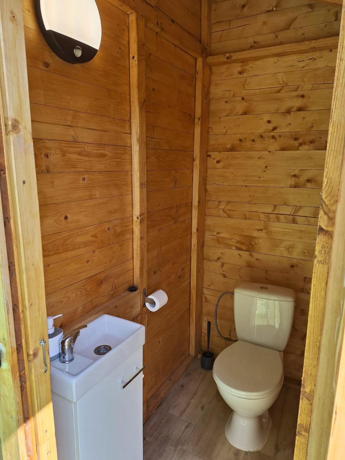 Camping, Zabierz Wlasny Namiot Kameralne Pole Namiotowe Z Basenem Kinem Plenerowym Miejscem Na Ognisko I Placem Zabaw Zywe Zwierzeta Agroturystyka Giebultow  Exterior foto