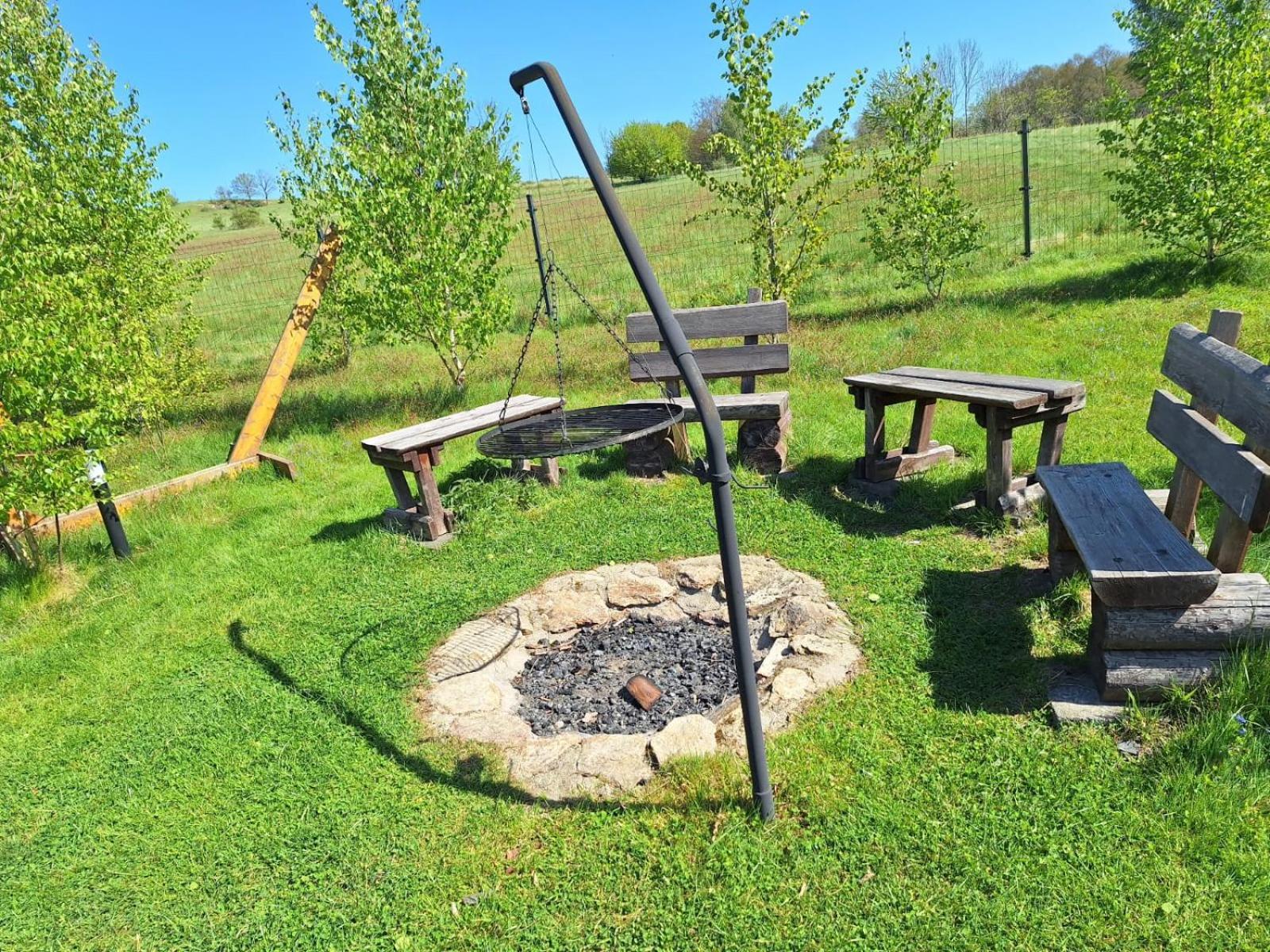 Camping, Zabierz Wlasny Namiot Kameralne Pole Namiotowe Z Basenem Kinem Plenerowym Miejscem Na Ognisko I Placem Zabaw Zywe Zwierzeta Agroturystyka Giebultow  Exterior foto
